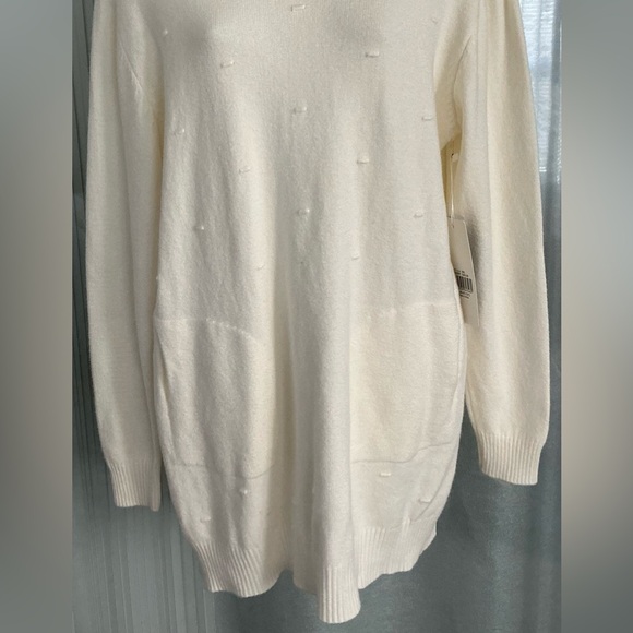 Snowflake New York Cream Color Turtleneck Tunic Sweater - Picture 6 of 10